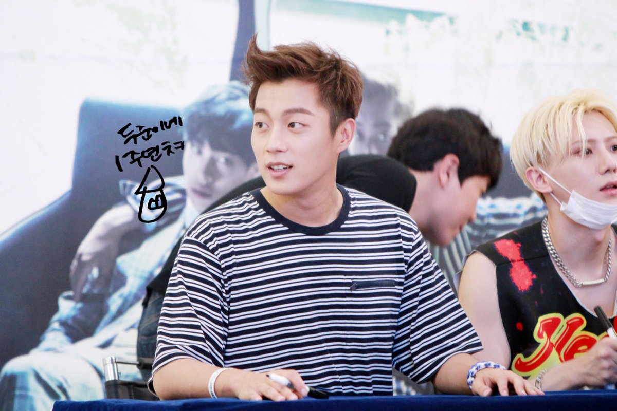 dujunhouse's tweet photo. ※ 두준이네 1주년 ※
두준이네 오픈한지 1년이나 됫어요ㅠㅠ 광복절날 이뜻깊은날에 오픈해서 더의미잇는거같구요 4천팔로워분들 왕짱사랑해요♡ 1주년인만큼 특별한이벤트 준비햇으니깐 기대해주세용 http://t.co/rrFDKXZYCj