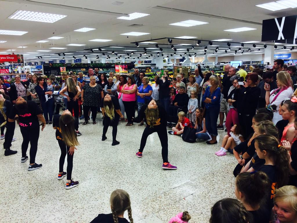 stepupsod's tweet photo. This time it was for great charities @DiabetesUK and the British heart foundation thank you so much for @Tesco 👯👯👏👏 http://t.co/1hKdG8ueTm