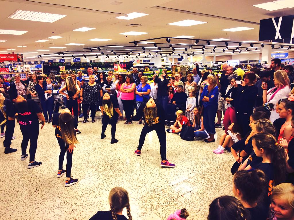 stepupsod's tweet photo. An amazing week continues.... To proud👯👯👏👏 http://t.co/QlDigCiaT1