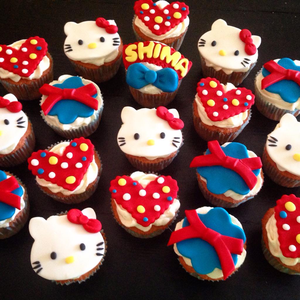 LolaTheBaker's tweet photo. Hello kitten ๐ฝ #HelloKittyCupcakes http://t.co/3MbetUJ1Om