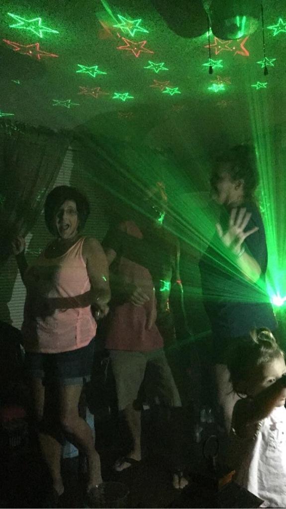 dbmagee1's tweet image. This is how we roll #lazerlightzinsunroom 
#whodoesntownafogmachine