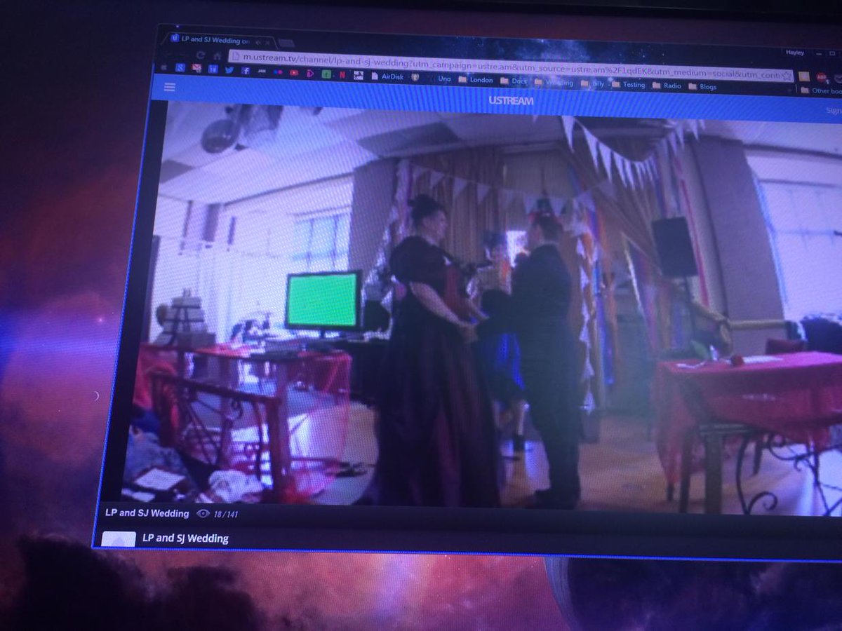 restless_haze's tweet image. N'awwwww 😊#attackofthebrides