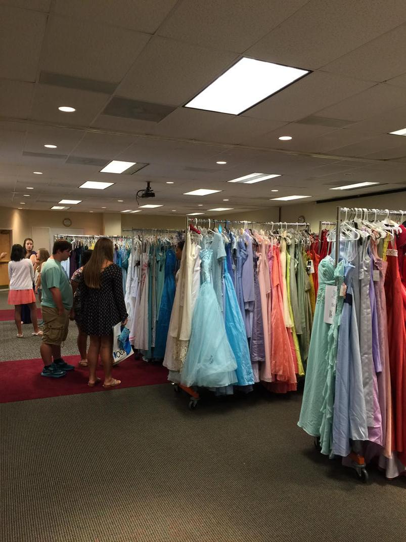 GotSandbox's tweet photo. More than 7K dresses for our Honorees to select from! #TryOnDay #AnEveningofBelieving http://t.co/etNXW7pg4z