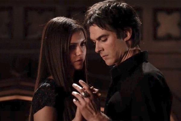 RT For Everlark
Fav For Delena