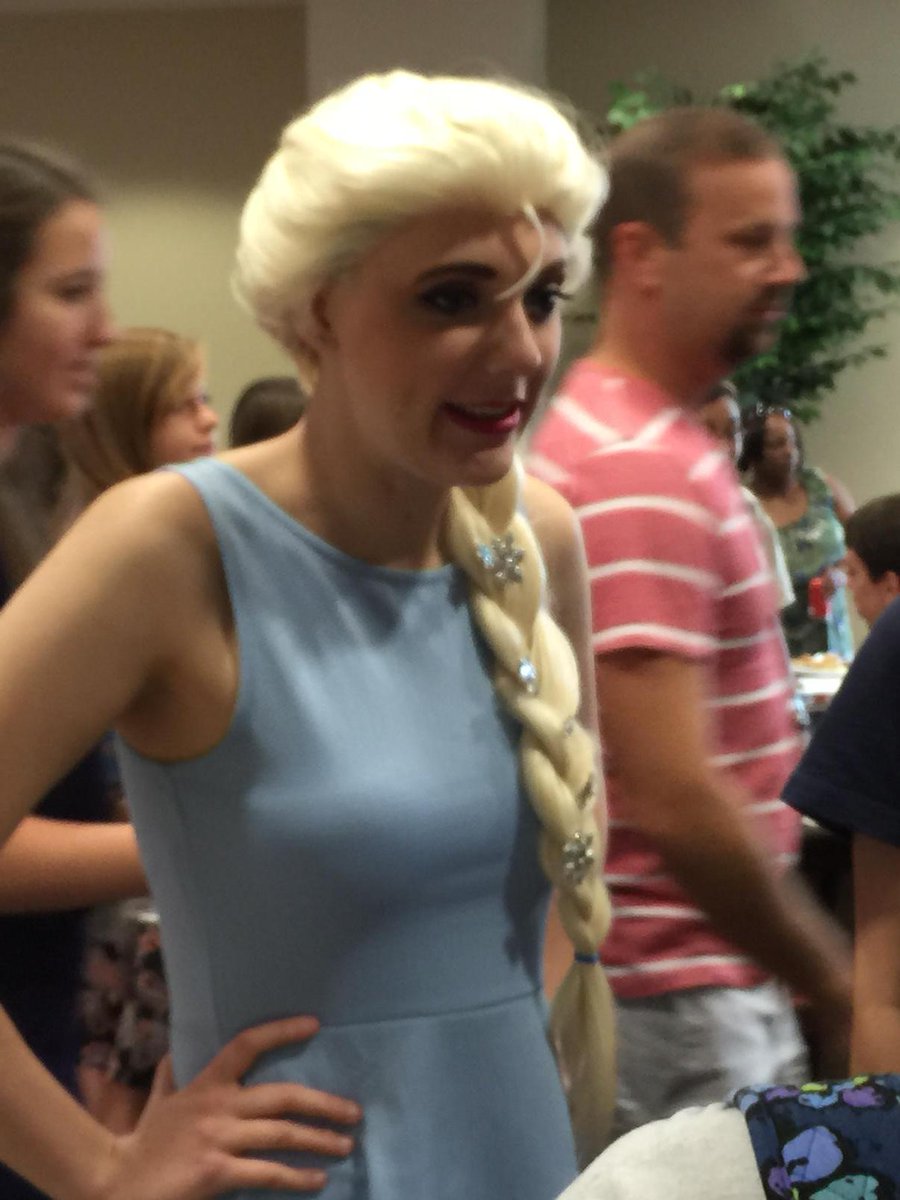 GotSandbox's tweet photo. Look, everyone... #Elsa from #Frozen made a guest appearance at #TryOnDay! http://t.co/FopKIWwoAA