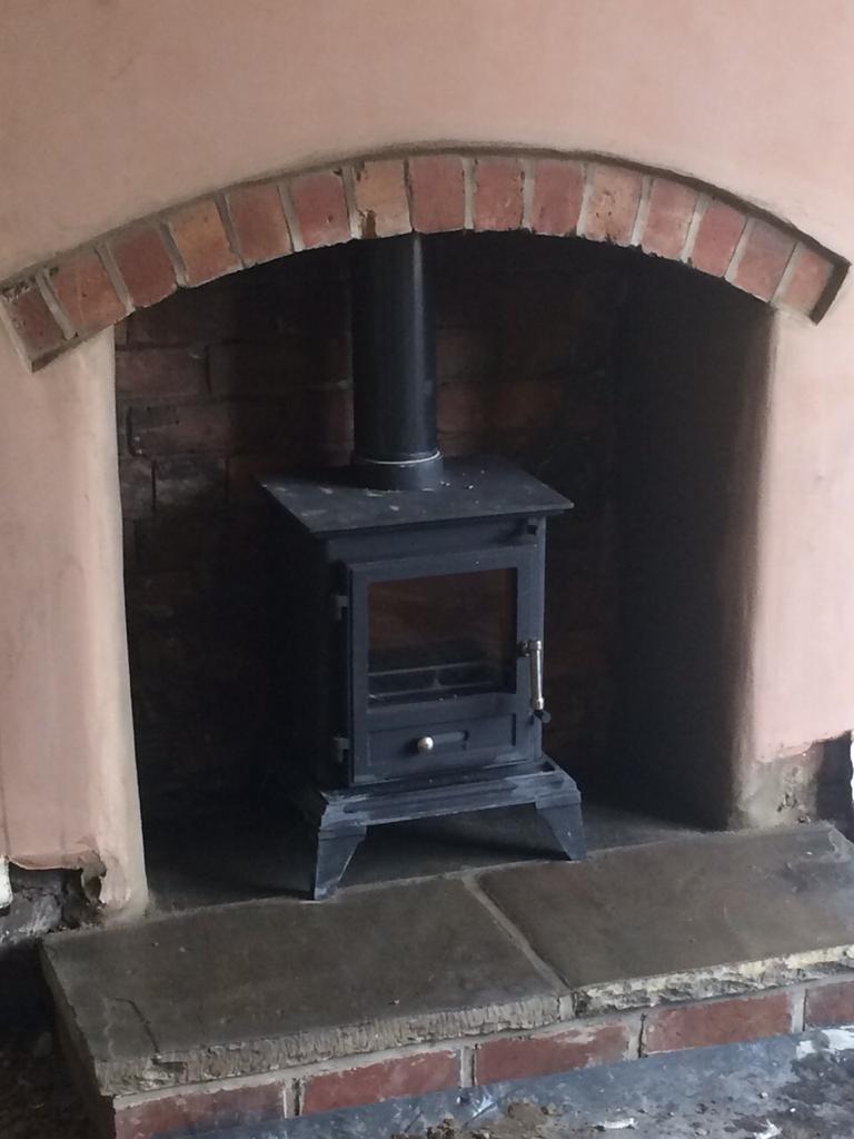jbchimneysweep's tweet image. The finished article....A great job from start to finish #liner #firefox5 #Yorkshirestone #haliax #stoveforwinter
