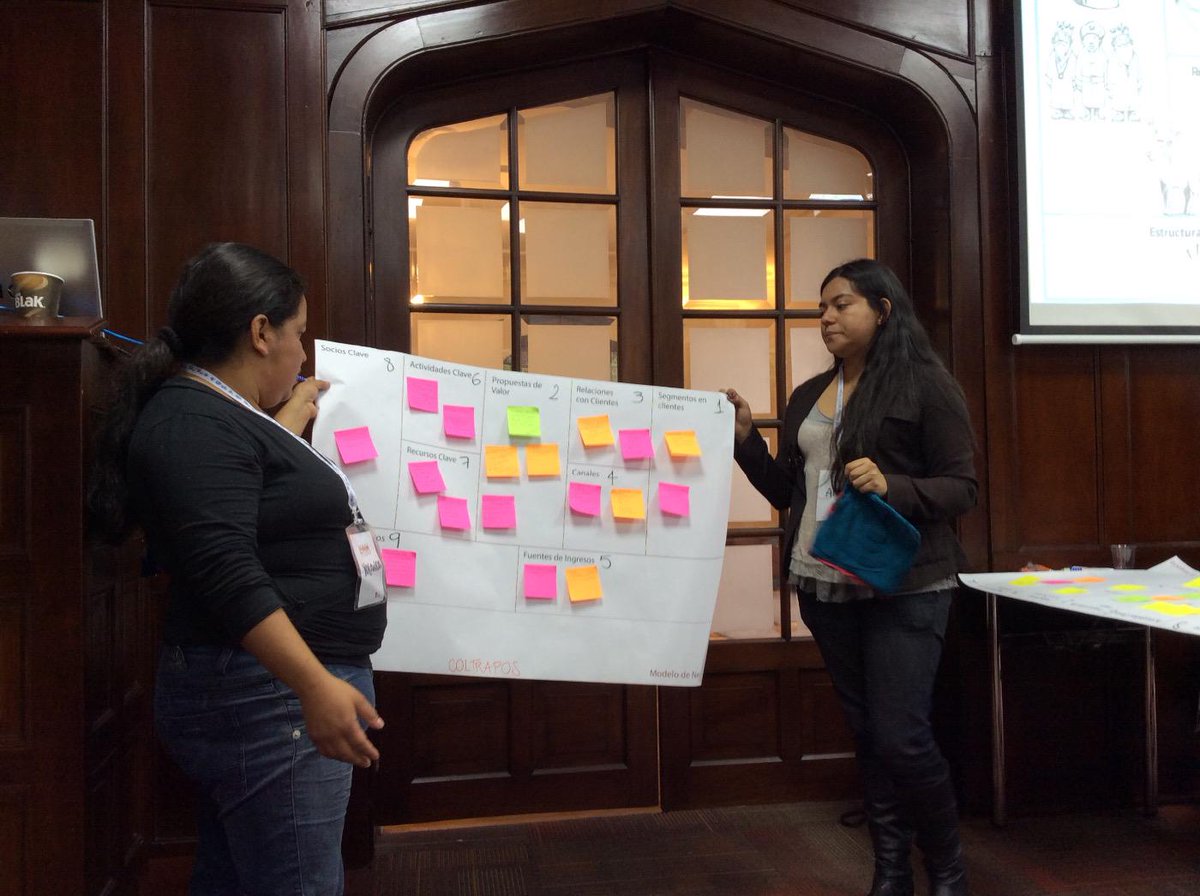 AmsaLatam's tweet photo. En este momento el proyecto Coltrapos expone su modelo de negocio en #linkparaemprender #linkeate http://t.co/CgCKDyq9H8
