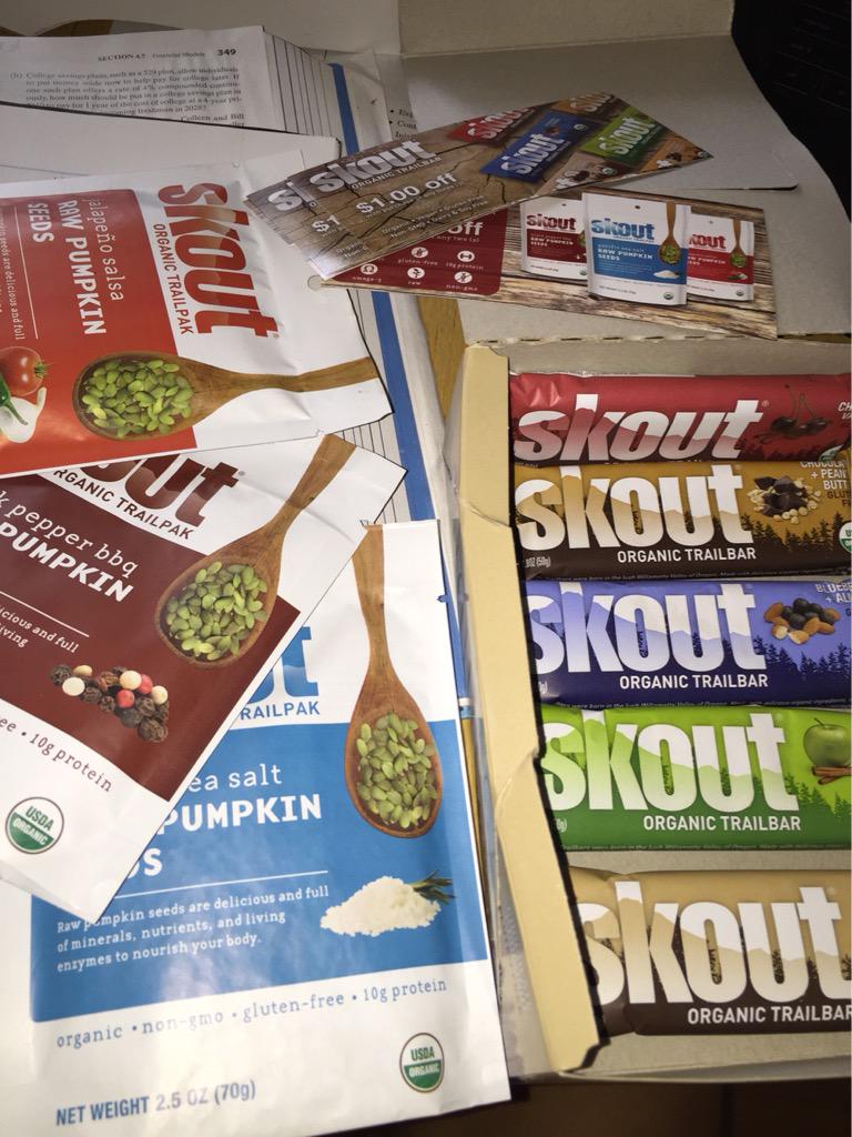 thatveganrunner's tweet image. Loving these @skoutorganic bars and seeds lately. Blueberry and apple are my fav bars &amp;amp; jalapeño salsa seeds=yum!