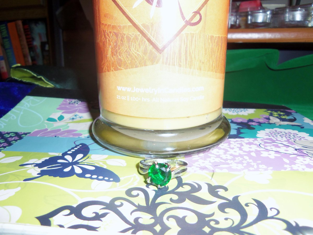 thesusanmoore's tweet image. Love my Cashmere #JICScents and Ring #2giftsin1 #JICReveals bit.ly/1HNY3sz