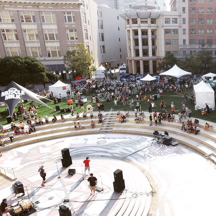 thetownshalf's tweet photo. After the run, it's time to celebrate! #runoak http://t.co/SBhA82UHMX