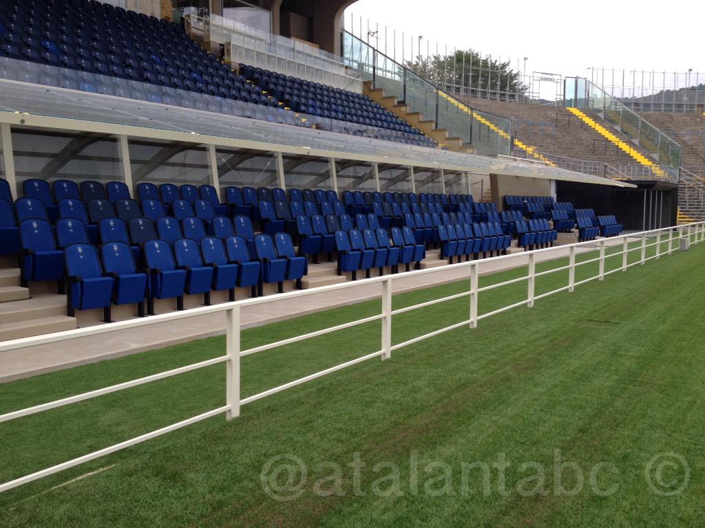Atalanta_BC's tweet image. Nuovo #PitchView e panchine dell&apos;area tecnica allo stadio #AtletiAzzurridItalia di #Bergamo. #ForzaAtalanta #ABC1907
