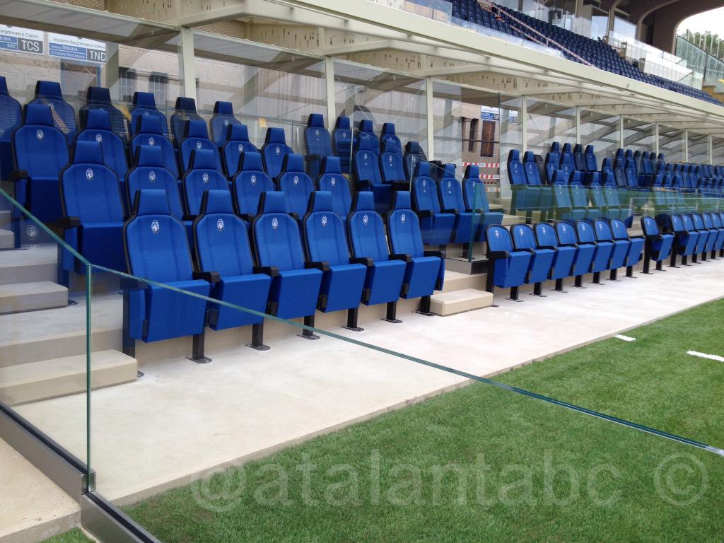 Atalanta_BC's tweet image. Nuovo #PitchView e panchine dell&apos;area tecnica allo stadio #AtletiAzzurridItalia di #Bergamo. #ForzaAtalanta #ABC1907