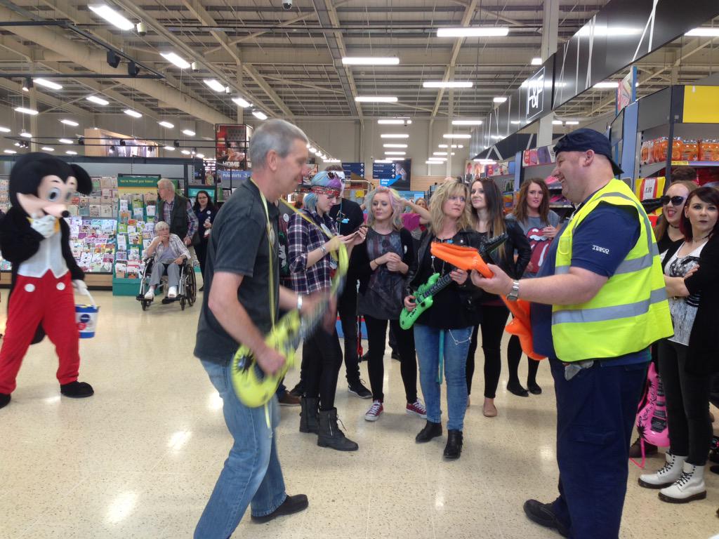 ROCKING OUT AT ARENA! #RockTheShop <a href="/hastings1986/">Mark Hastings</a>