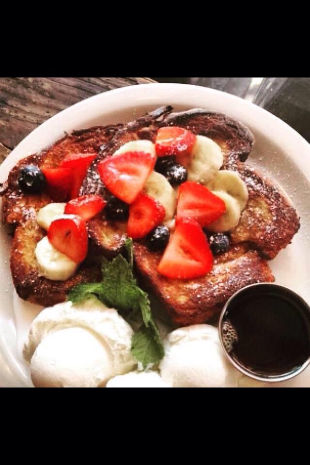 If you haven't tried our brunch you're missing out! #hellphone #brunch #frenchtoast #crepe #omelet #bushwick  #drinks