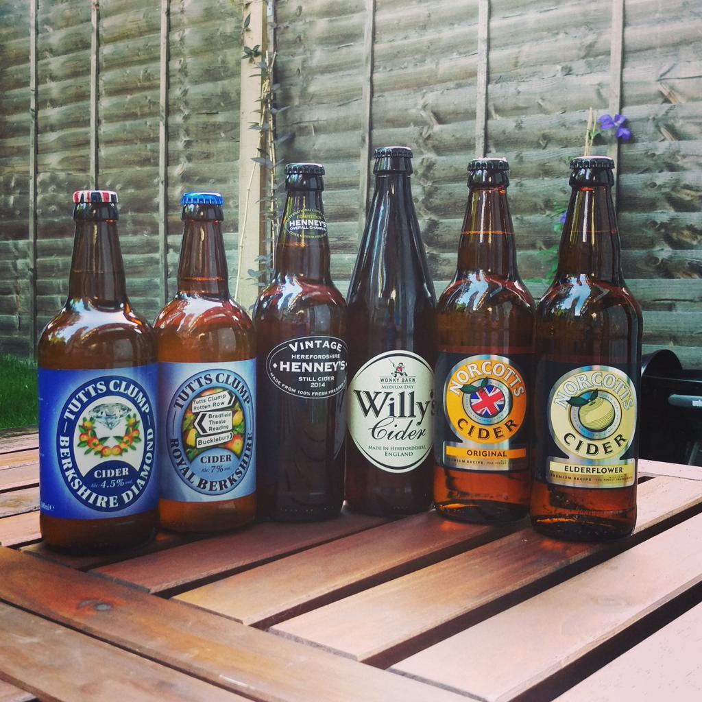 big_marvin's tweet photo. Saturday night cider party #SaturdayNightCiderParty #Cider #TuttsClump #Norcotts #Willys #Henneys http://t.co/5eN0yIvtI5