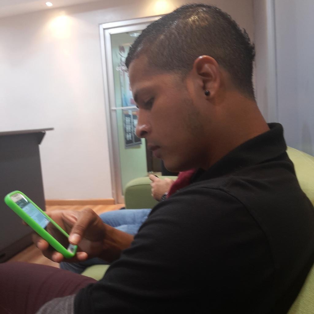 PanamaMusic's tweet photo. @Arthur507 ya esta ready para  @hashteen13 Sintoniza @telemetroradio 
#BigBackSide ft. @the5love http://t.co/TVUOwKcLBu