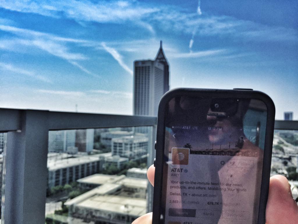 thatbuttsguy's tweet photo. Only 1 bar right next to the @ATT building in Atlanta. Nice to meet you @VerizonWireless #lessbarsinlessplaces http://t.co/Cza9tAjeQp