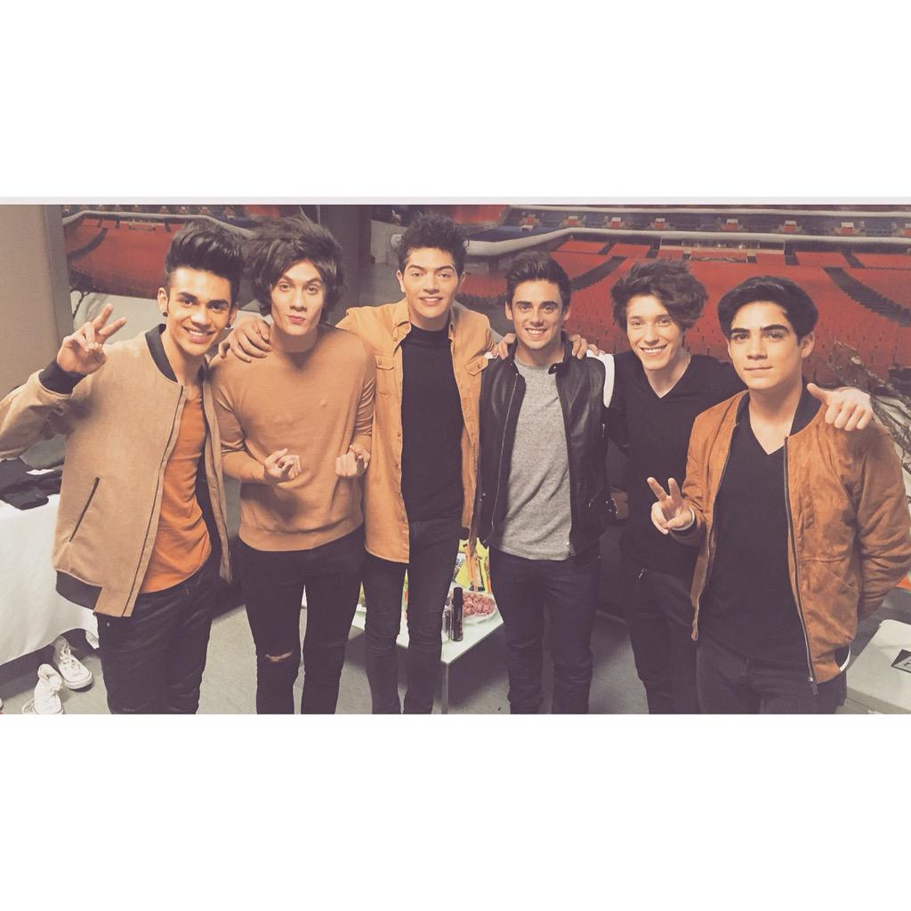 ChrisMears93's tweet image. El reencuentro anual con mis bros @somosCD9 😜 #KCAMexico2015 @KCAMexico @mundonickLA 🙌🏼