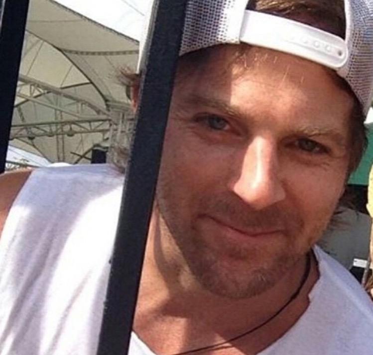 KipNSlowHearts's tweet photo. How many of y'all would want to #GetWild w this guy?! RT if so! http://t.co/cZQI5CH5Od