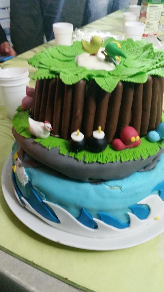 Julien Newtiteuf Omg Neofatg Il A Eu Le Meilleur Gateau D Anniversaire Du Monde Gg Zyndiaa Claritoooo Masse Rt Plz Http T Co Gasxcdoyye