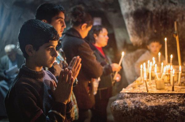 CathoFrance's tweet photo. Ces enfants chrétiens d'Orient sont les enfants de la France. Accueillons les et renvoyons les terroristes. http://t.co/6Pbkl2Qsxk
