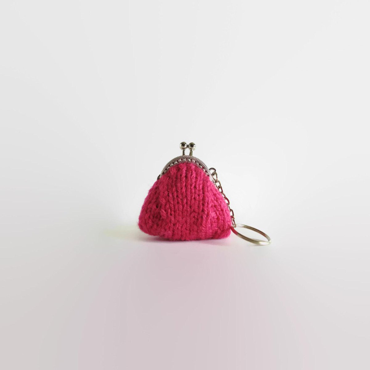 marianaypaula's tweet image. Keychain - Tiny Coin Purse Knitted in Pink Wool etsy.me/1QyNteh #knits #CuteKeyChains