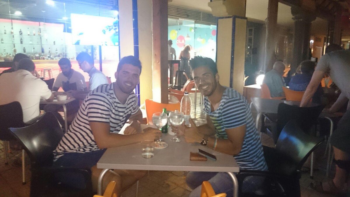 serg92robles's tweet photo. En la ola calentando con catalán @FBuendi7 http://t.co/RJebzZy27V