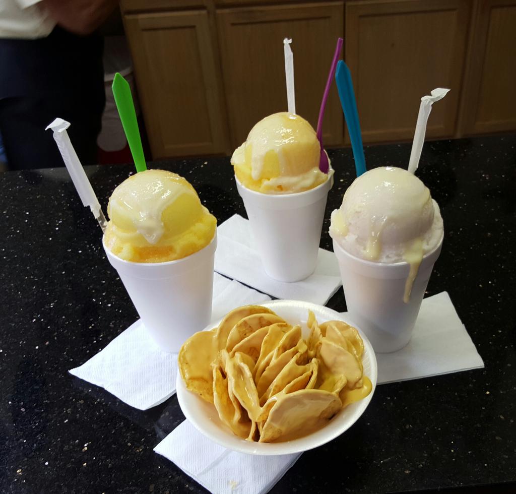 ElizaDeb_Medina's tweet image. Cooling Off On This Hot Summer Day With Some #Finitos! #Delicious #Horchata #Mango #Pina #Nachos