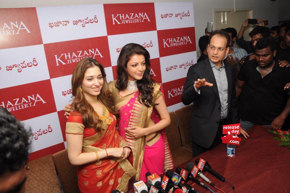 kajal_aggarwal_'s tweet photo. How great to do something with your friend. Lovely ladies @tamannaahspeaks and #KajalAggarwal http://t.co/wuMFSfY5VT