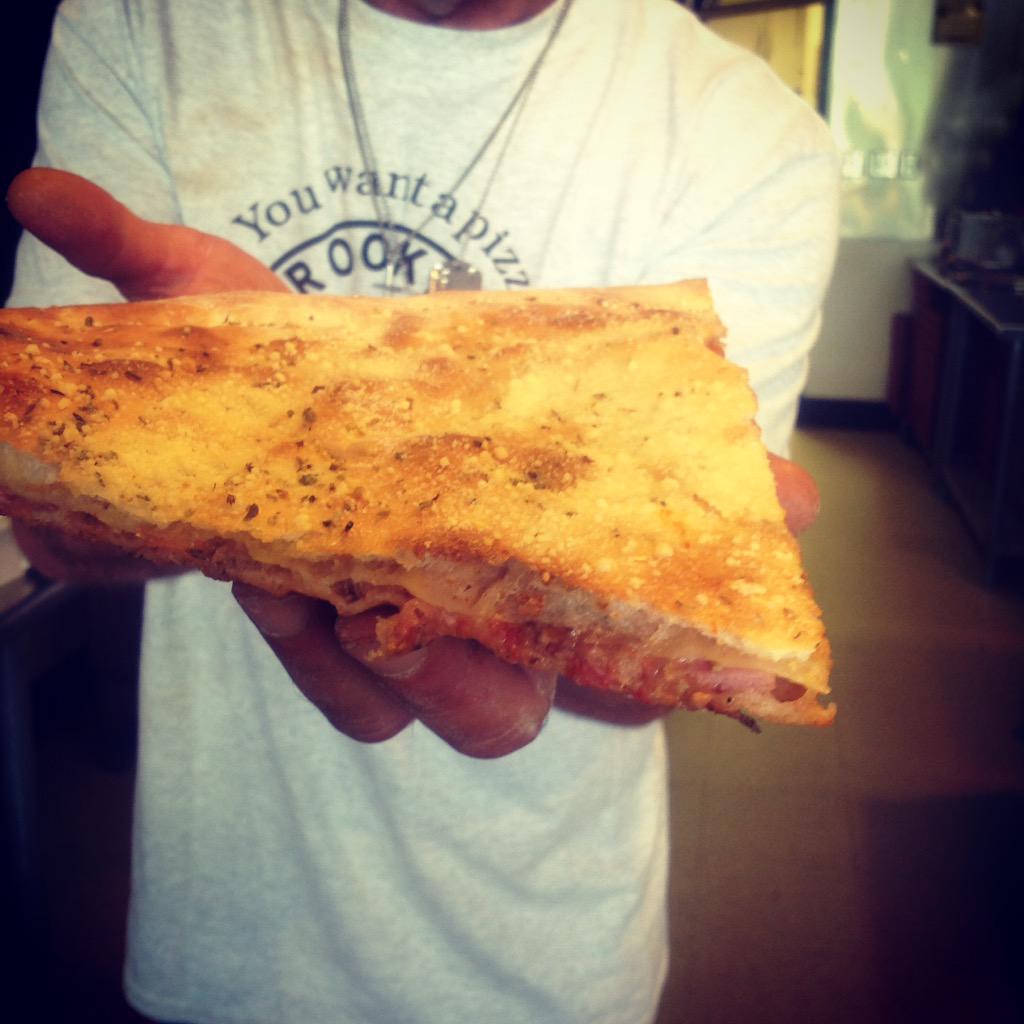 bbpizzaparlor's tweet photo. Boom! 👊🏼💥 Brooklyn Brother's stuffed pizza! #bbpizzaparlor http://t.co/5kWKd366mH