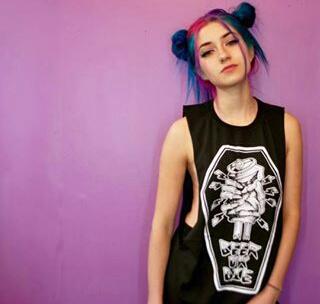 RaysOfColor's tweet image. New tee shirt! Who wants this chick's merch?