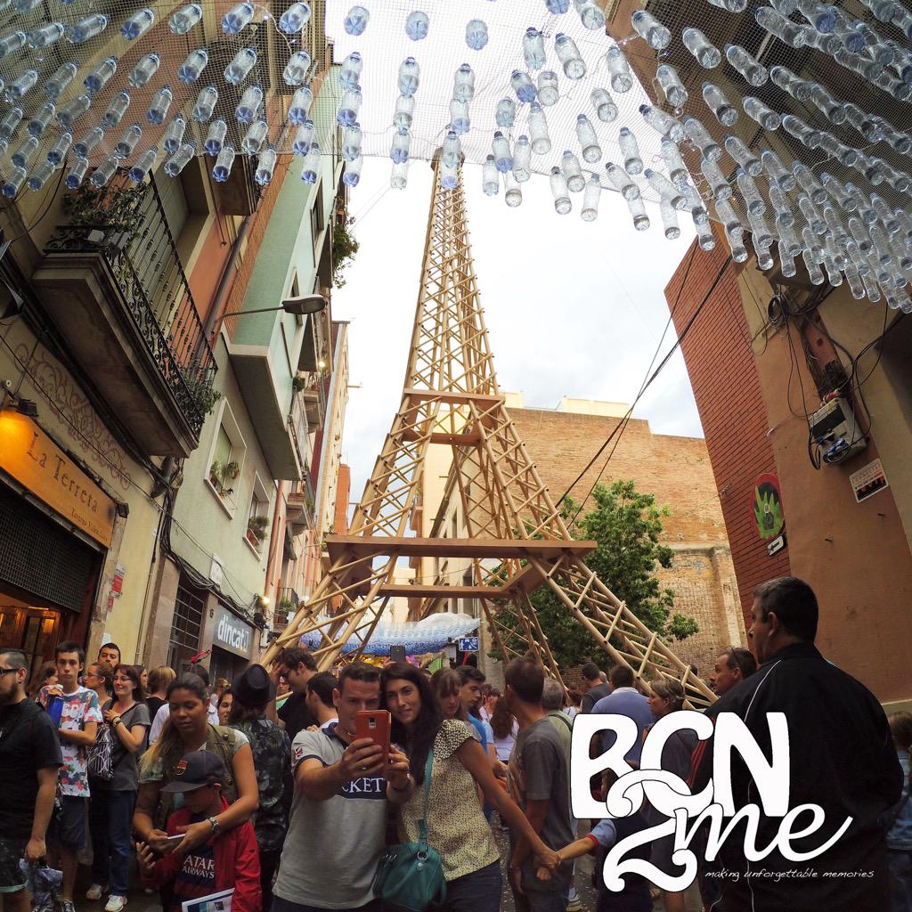 BCN2me's tweet photo. Directo a Paris en las fiesta mayor de Gracia! @festagracia #fmGràcia #Barcelona http://t.co/ADMzahSZ4L