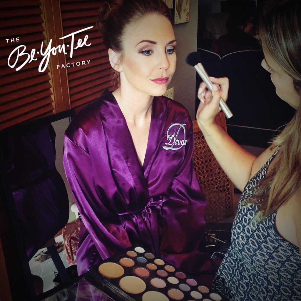 BeYouTeeFactory's tweet photo. 2 weddings down and it's only 1! Now onto the next💄💨 #mobilemakeup #mua #winnipeg #makeupartist #thebeyouteefactory http://t.co/Lp01ccunRY