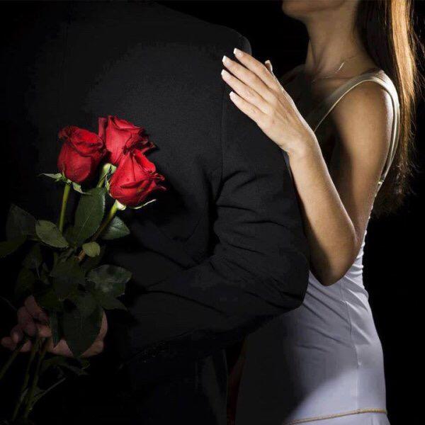 قالت لم تعد تفاجئني بهداياك
فاناتسعدني تلك التفاصيل
فقلت لها همسا
وانا اعشق تلك الابتسامة
التي اراها حينما اهديك شيئا