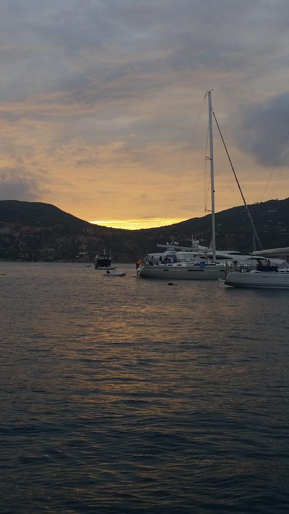 Mariajo_Sublime's tweet photo. Ibiza atardeciendo @tiempobrasero http://t.co/E6ZTgtt9gX