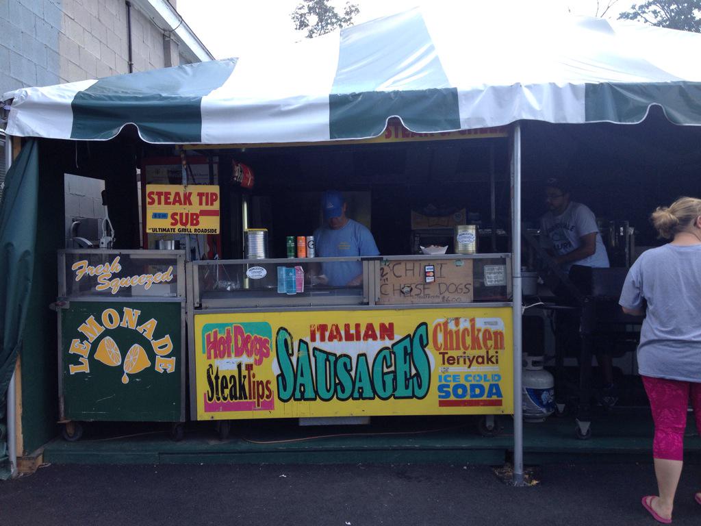 MikeHsuAAF's tweet photo. Stop 4 #worcesterhotdogsafari Mike's Moonwalk Rentals, #Boylston starting to feel the burn. #Foodporrn http://t.co/Q3vWuBBVoi