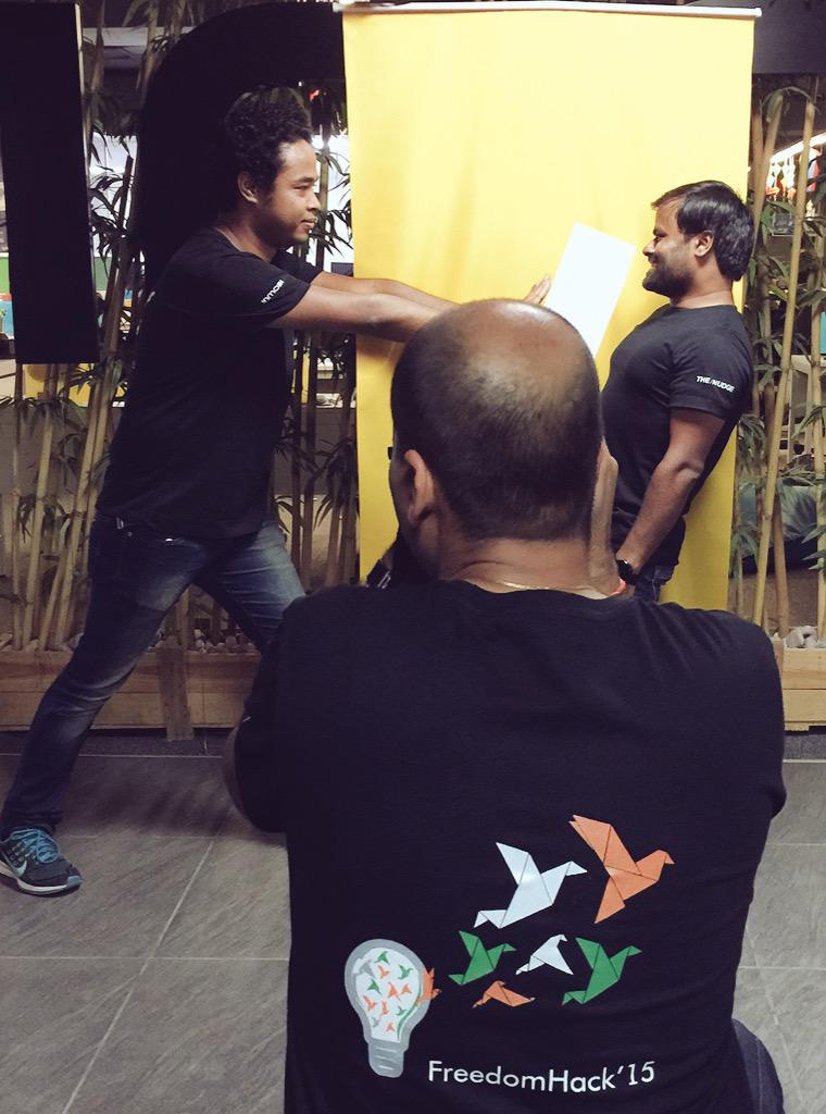 thenudge_in's tweet photo. when engineers aren't coding! - midnight break at #FreedomHack15 http://t.co/DBf9RGVX3d