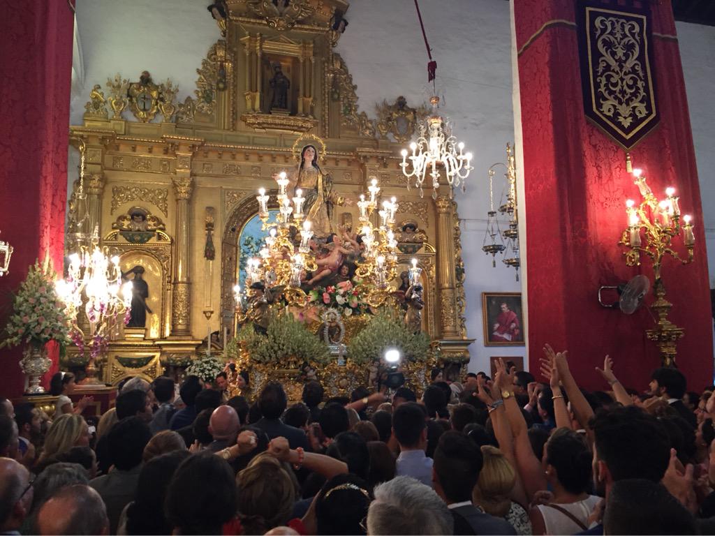 hdad_asuncion's tweet photo. Primera chicotá dentro de la Parroquia. VIVA LA ASUNCIÓN GLORIOSA http://t.co/ATfmvXFm4g