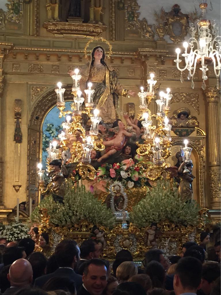 hdad_asuncion's tweet photo. Primera chicotá dentro de la Parroquia. VIVA LA ASUNCIÓN GLORIOSA http://t.co/ATfmvXFm4g