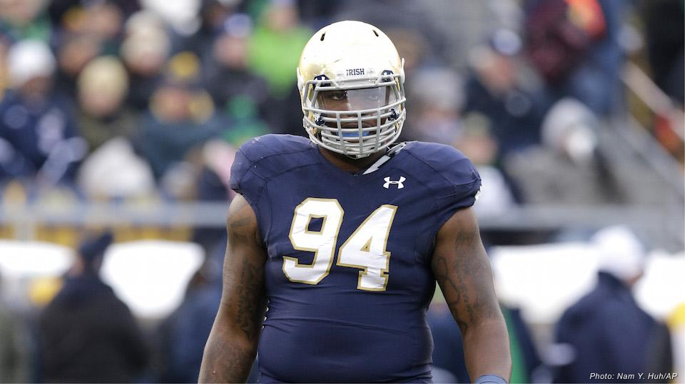 si_ncaafb's tweet image. Notre Dame DT Jarron Jones out for the season with an MCL injury on.si.com/1JaaKTP