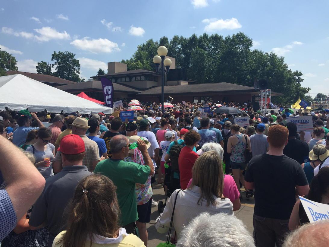 IAStartingLine's tweet photo. MASSIVE crowd gathered for @BernieSanders turn at the State Fair Soapbox. Can't get anywhere close! #IACaucus http://t.co/1vik4mAmFs