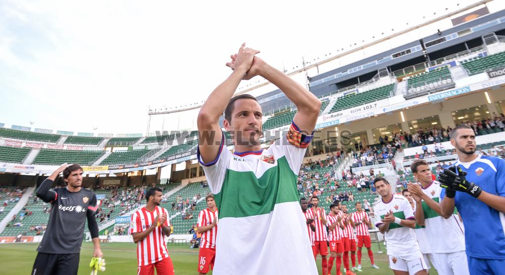 elchecf's tweet photo. Gracias por 5 años de momentos, goles y alegrías. Gracias capitán. Gracias @albacar21 Foto: Francisco Maciá http://t.co/JV39LWqNpC