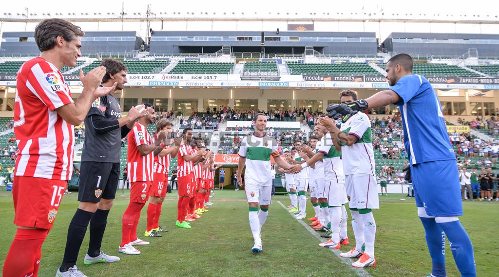 elchecf's tweet photo. Gracias por 5 años de momentos, goles y alegrías. Gracias capitán. Gracias @albacar21 Foto: Francisco Maciá http://t.co/JV39LWqNpC