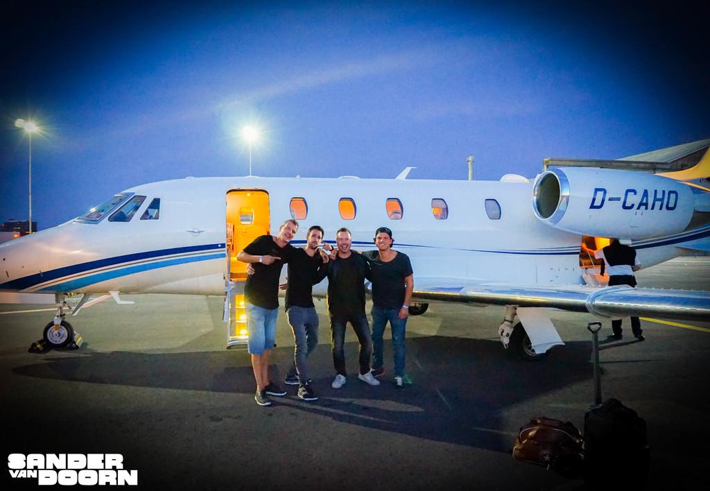 "Backstage" picture with my team before our flight to #Spain last week! With <a href="/MCHaits/">Peter Haitsma</a>