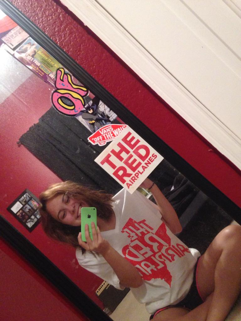 annamckeep's tweet photo. Reppin @theredairplanes with my matching tshirt and sticker http://t.co/OASLAOy4wO