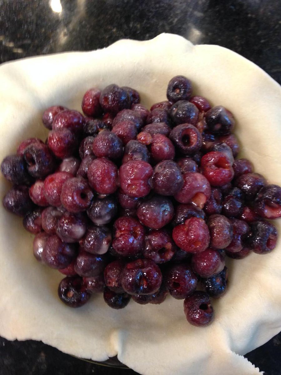 vmacmac's tweet image. Cheery pie.. In the making