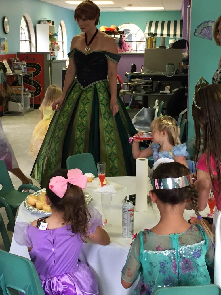 SonterraMembers's tweet photo. all our little divas at the princess party! Look at what you're missing out on! http://t.co/YgDsGYGBXk