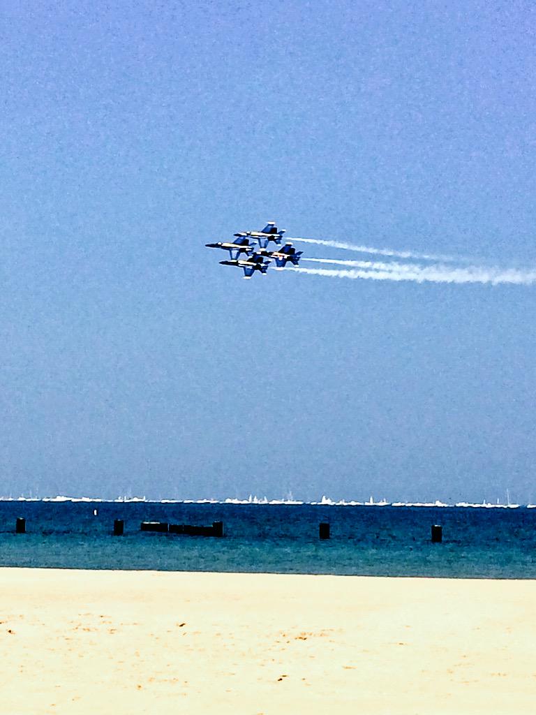 AmericanAir's tweet photo. "Chicago, this is @BlueAngels, requesting a fly by.”
Here we go! #ChiAirandWater #AvGeeks http://t.co/oyK768HyPJ