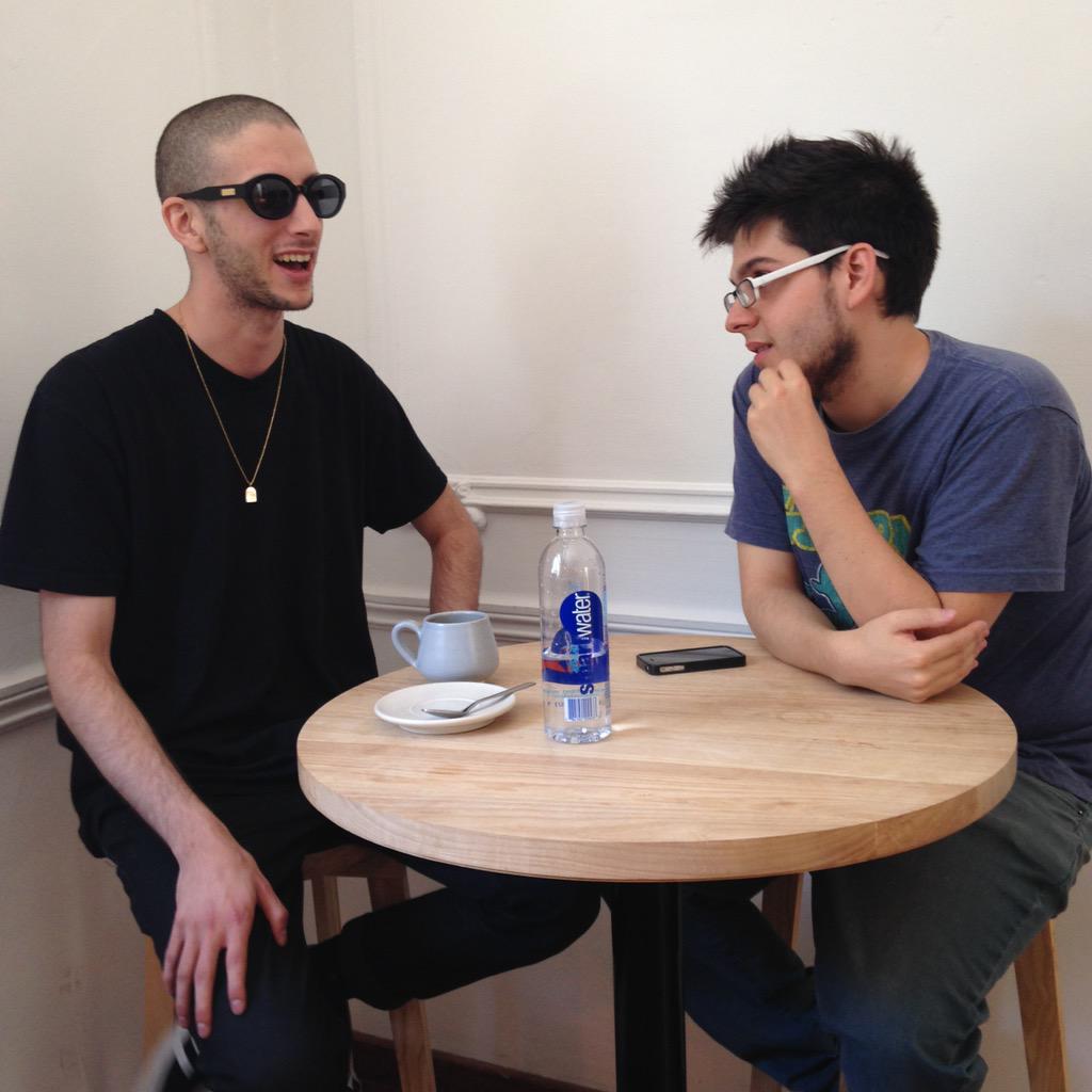 Axe_DFX's tweet photo. .@HiroshimaMX en entrevista con @shlohmo en #CancinoRoma de @LosCancinos http://t.co/LtLX4pcUv2
