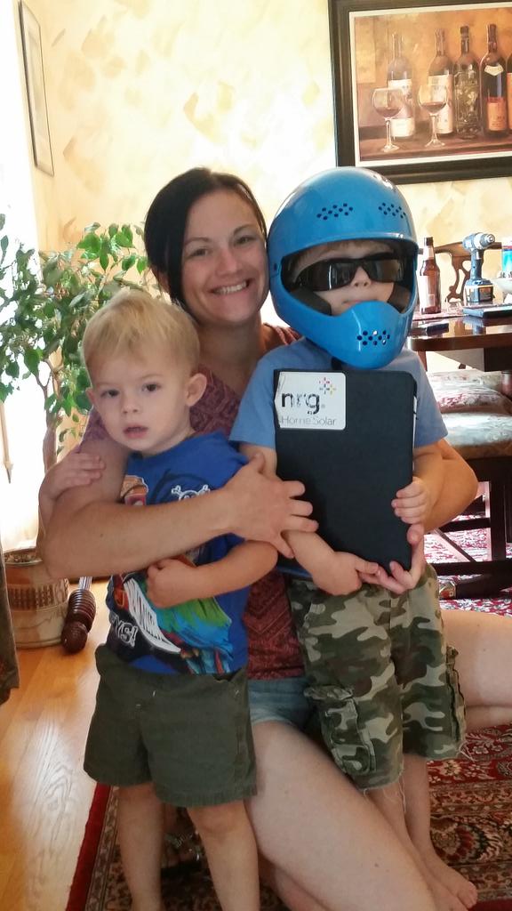 SolarBrother7's tweet photo. The Kearneys are all ready to help Earth with the power of the sun! 🌍👶👧👶🌞 #NRGhomesolar #SolarFamily http://t.co/WGIvVH7E9y